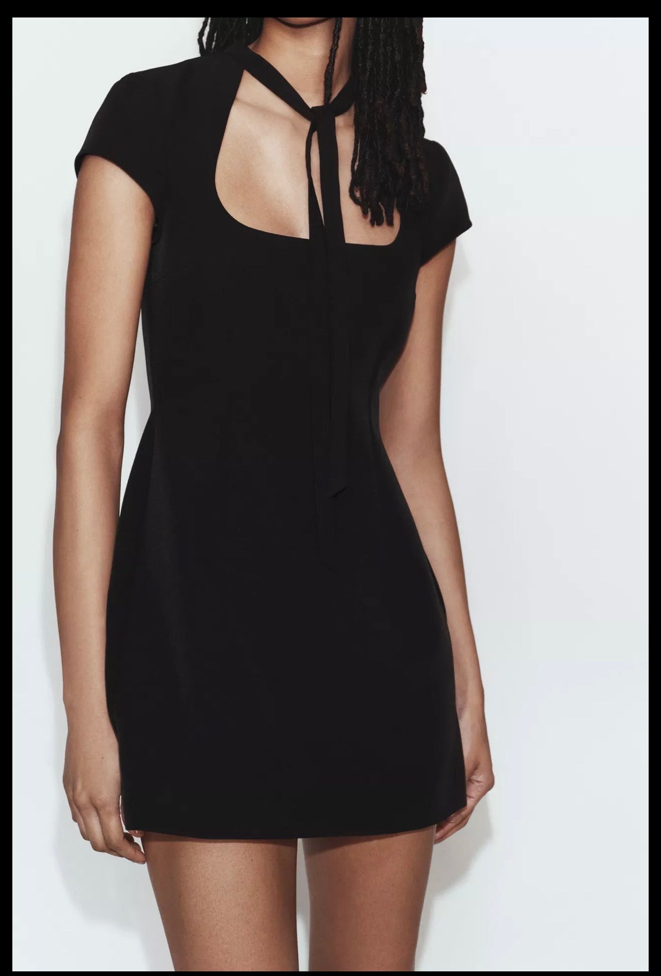 Short dress with bow details